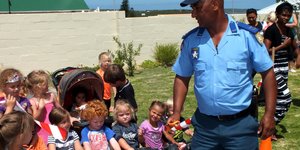 “Nou moet julle mooi na my luister voordat julle wegspring!” - Tony Blakenberg